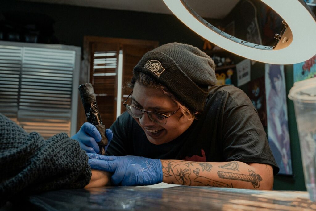 LAZIO ECONOMY - Tatuatori e piercer: corso di formazione